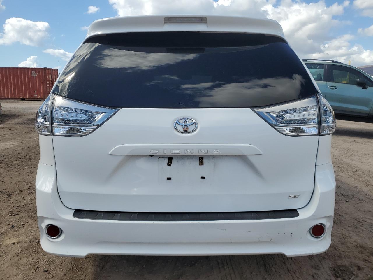 2017 Toyota Sienna Se - Image 6
