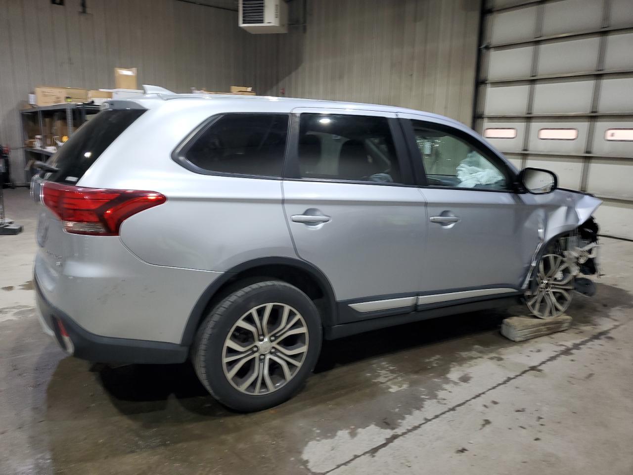 2017 Mitsubishi Outlander Se - Image 3