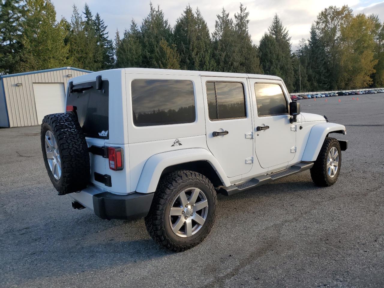 2014 Jeep Wrangler Unlimited Sahara - Image 3