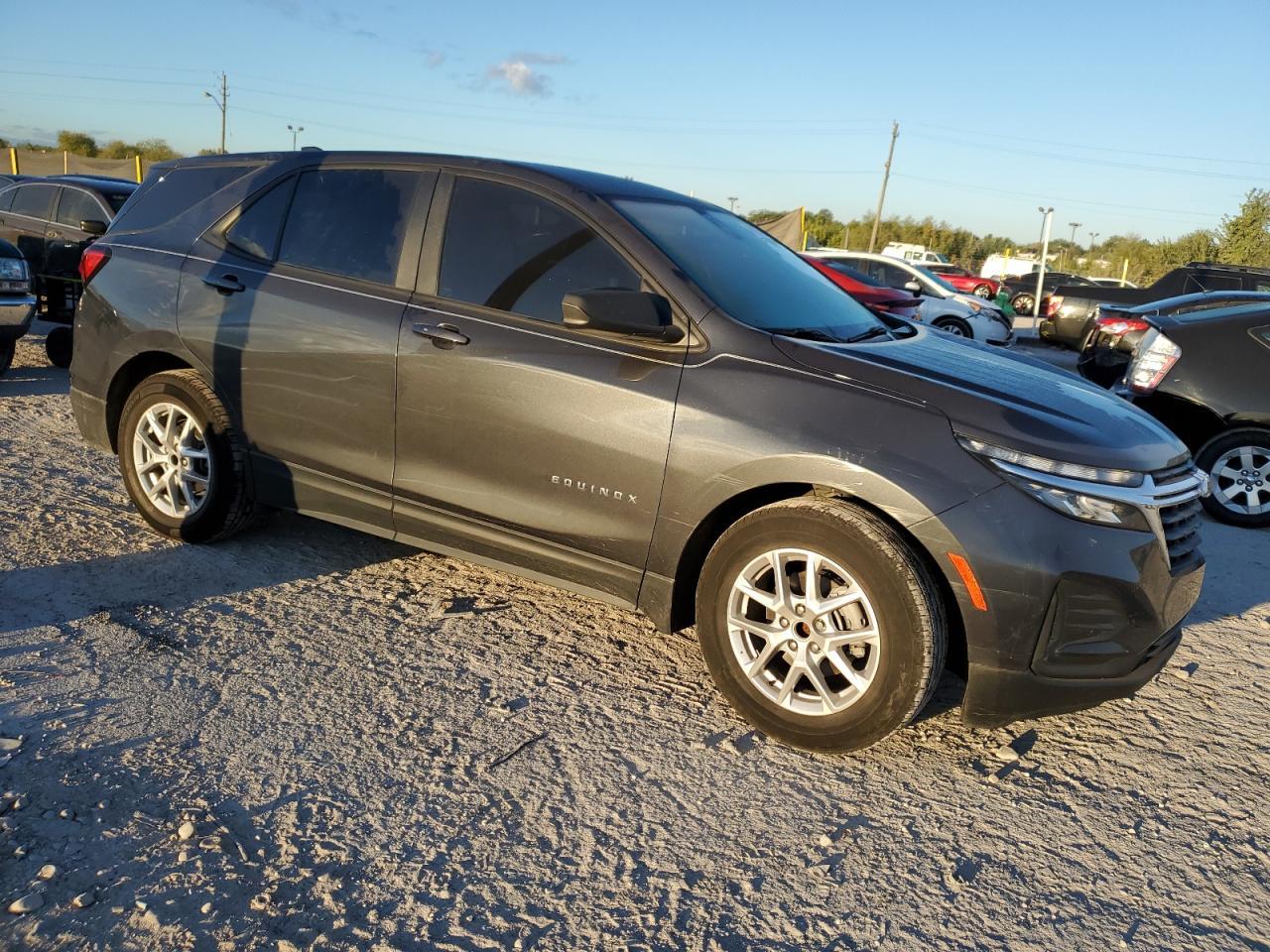 2022 Chevrolet Equinox Ls - Фото 4