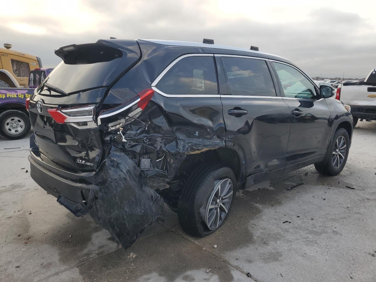 2018 Toyota Highlander Se - Фото 3