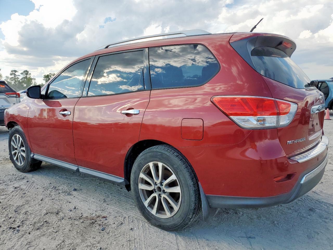 2015 Nissan Pathfinder S - Фото 2