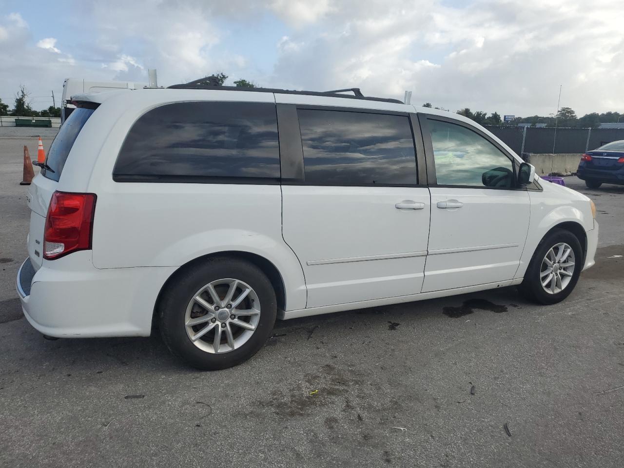 2014 Dodge Grand Caravan Sxt - Image 3