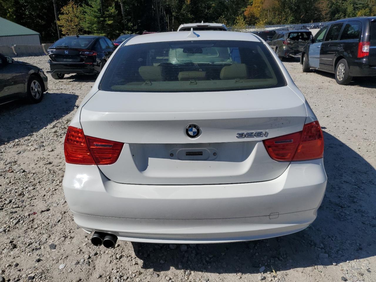 2011 BMW 328 I - Фото 6