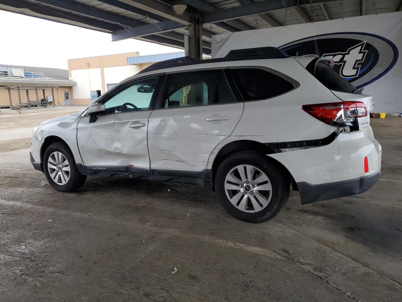 2016 Subaru Outback 2.5I Premium - Фото 2