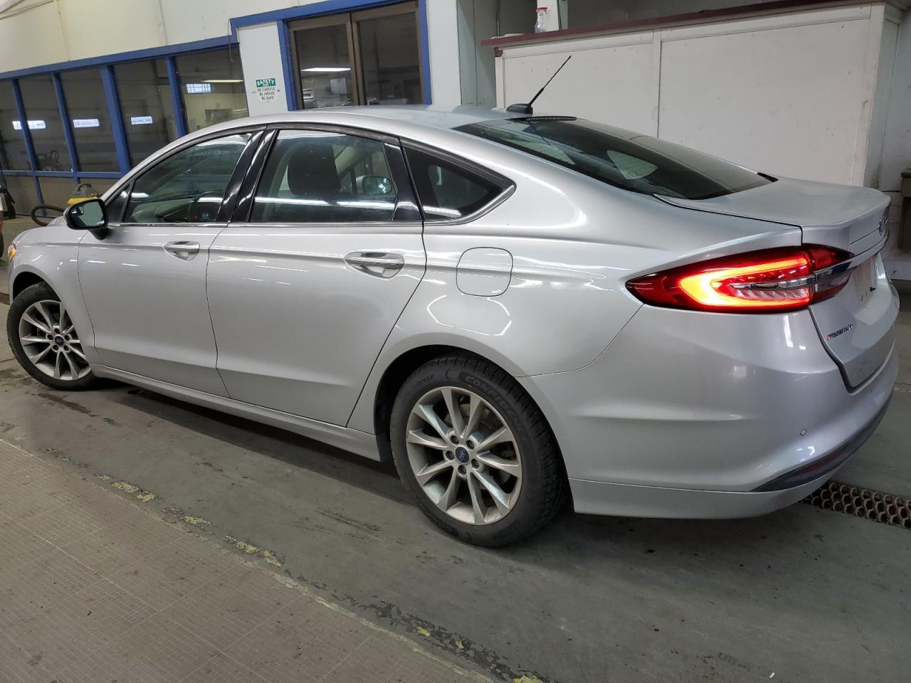 2017 Ford Fusion Se - Фото 2