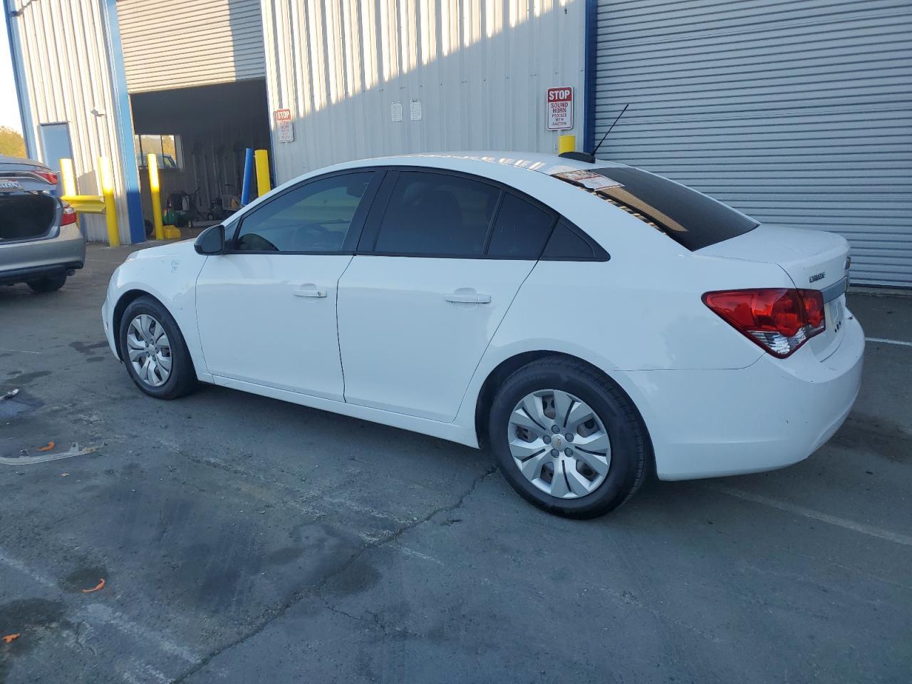 2015 Chevrolet Cruze Ls - Фото 2