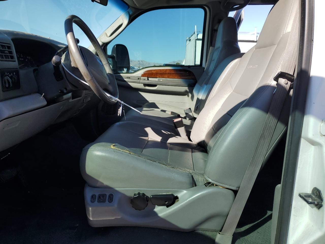 2004 Ford F350 Super - Image 7