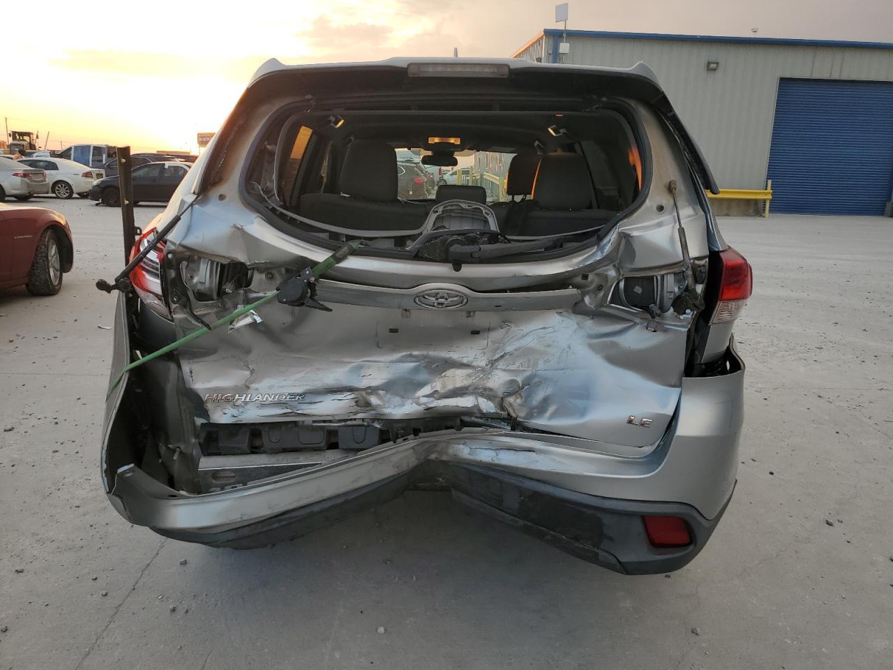 2018 Toyota Highlander Le - Image 6