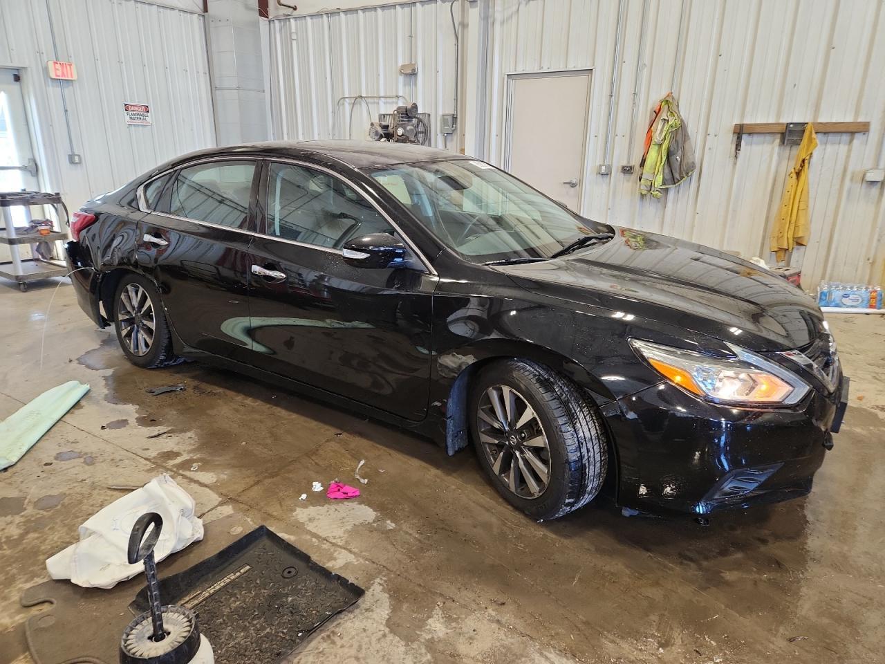 2017 Nissan Altima 2.5 - Image 4