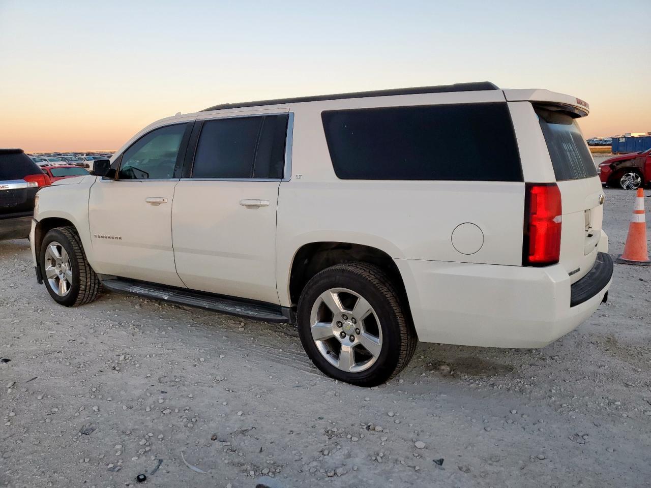 2015 Chevrolet Suburban C1500 Lt - Image 2