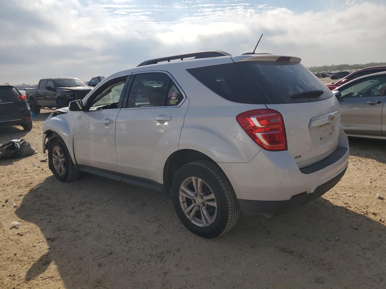 2016 Chevrolet Equinox Lt - Image 2