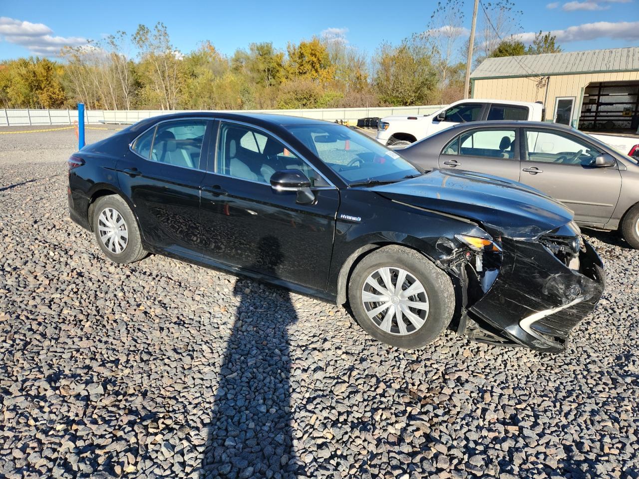 2021 Toyota Camry Le - Image 4
