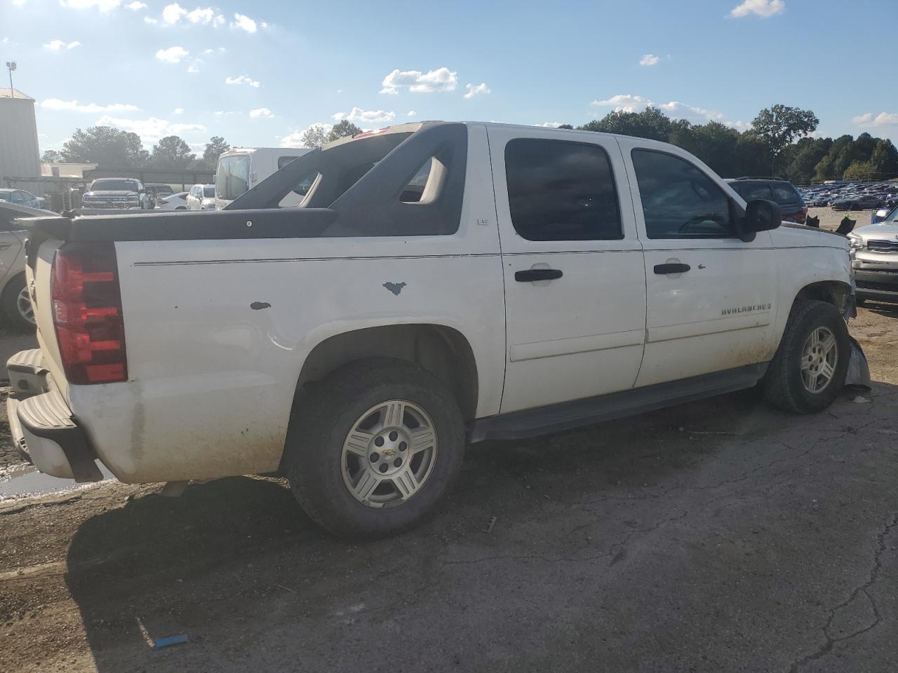 2007 Chevrolet Avalanche C1500 - Image 3