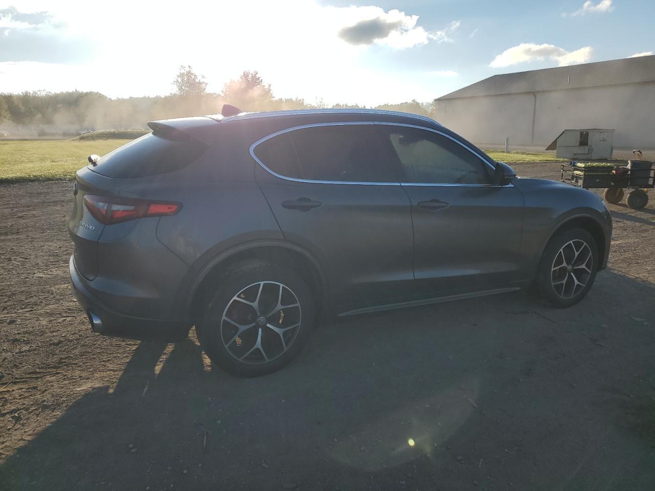 2021 Alfa Romeo Stelvio Ti - Фото 3