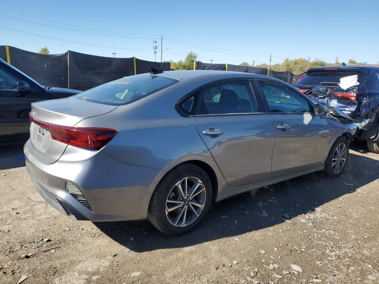 2022 Kia Forte Fe - Image 3