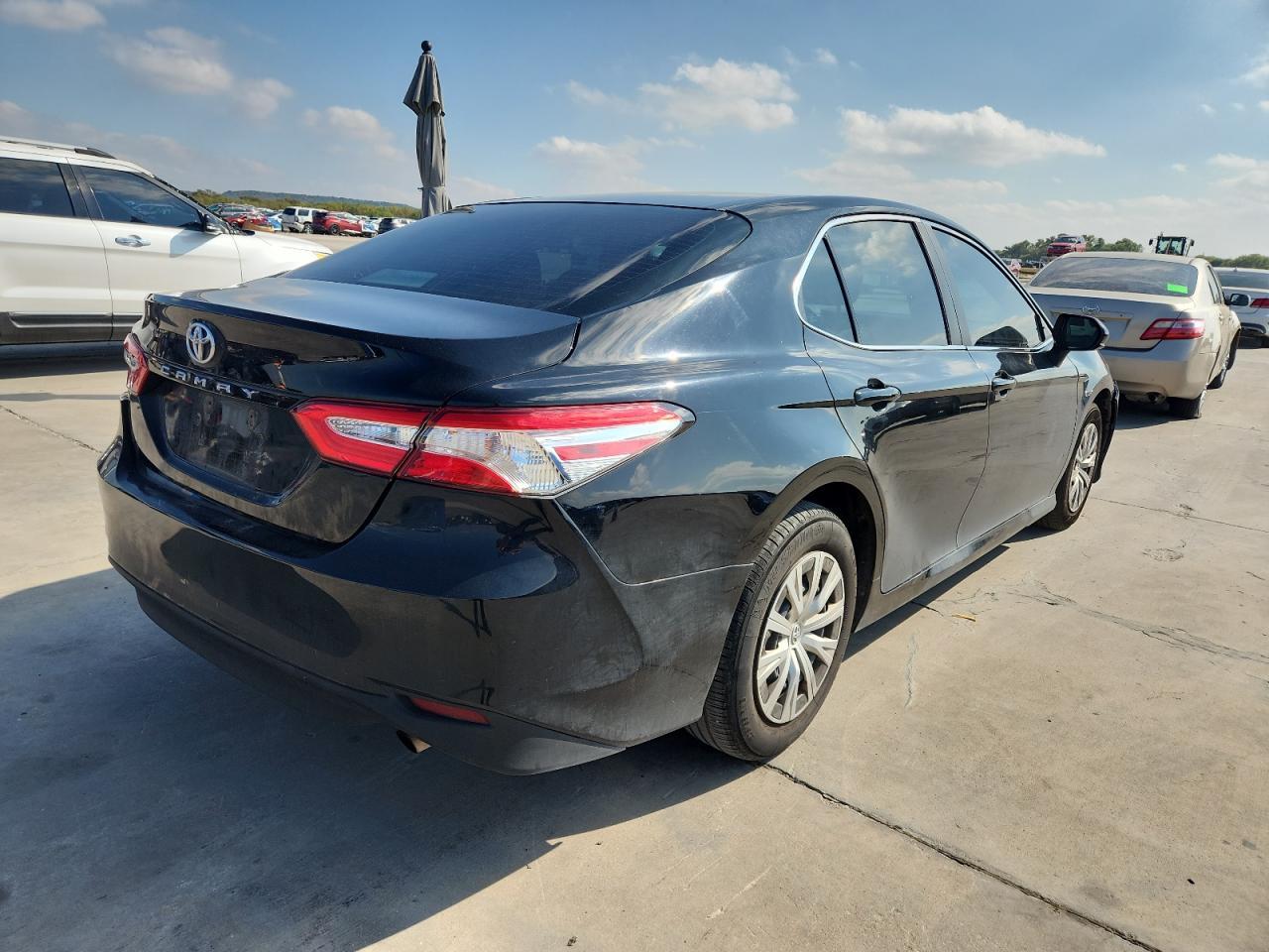 2018 Toyota Camry L - Фото 3