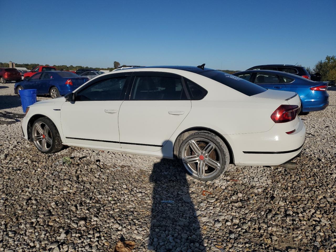 2017 Volkswagen Passat R-Line - Фото 2