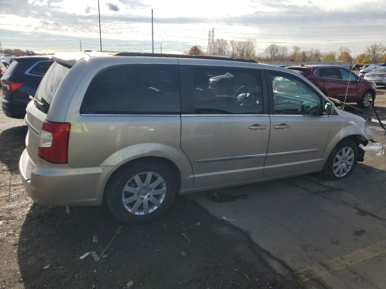 2015 Chrysler Town & Country Touring - Фото 3