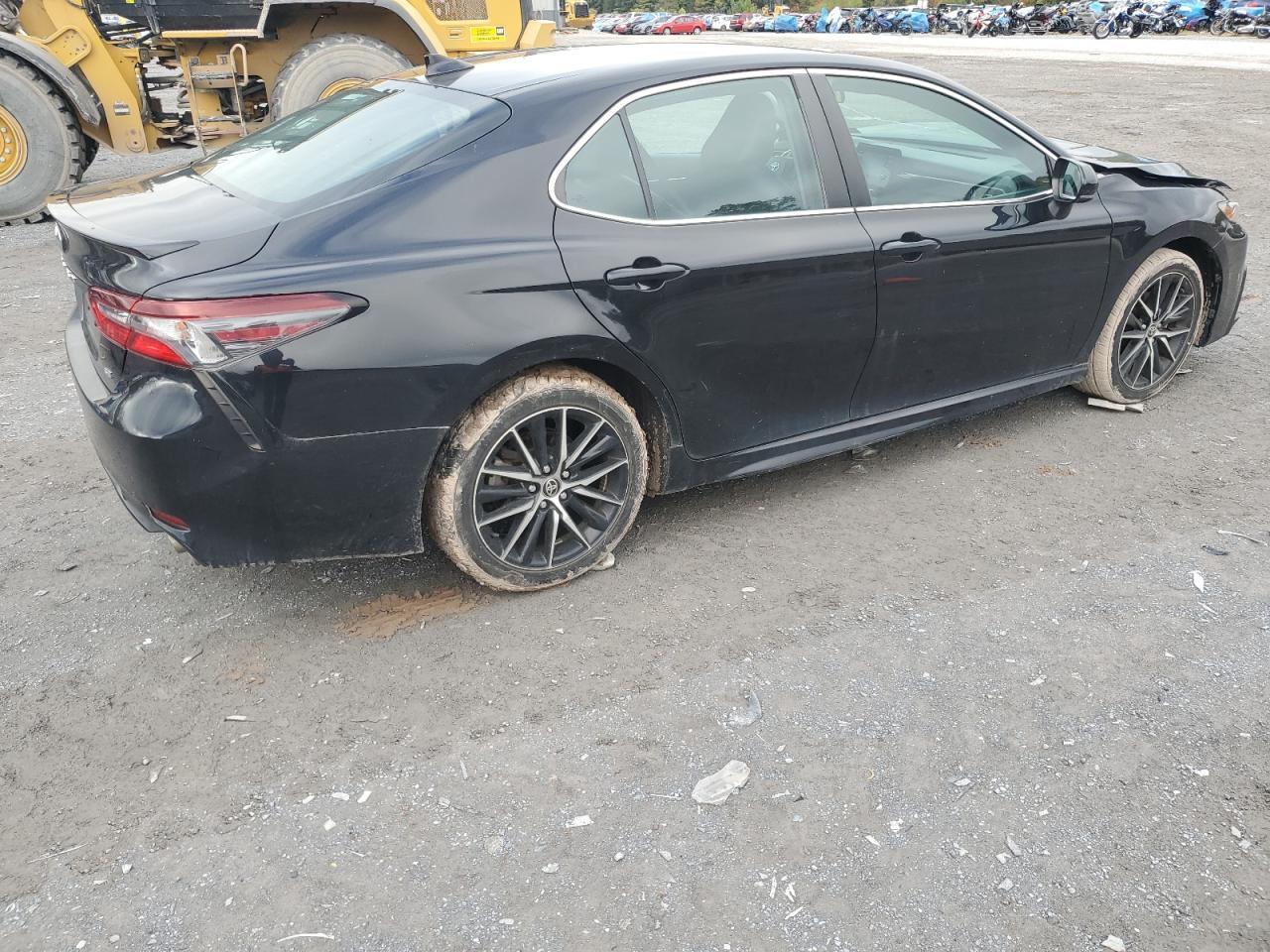 2021 Toyota Camry Se - Image 3