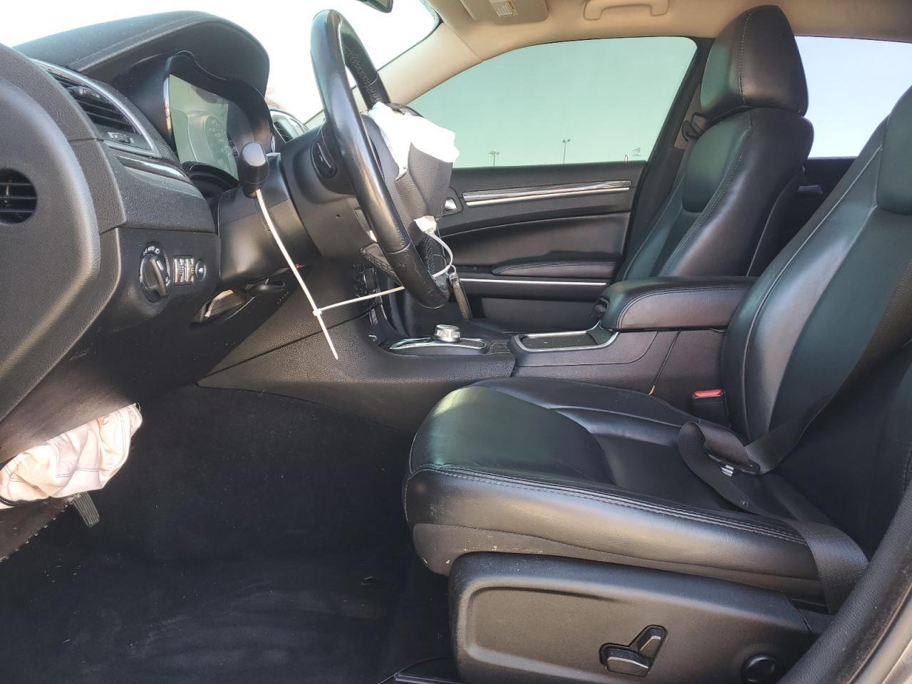 2021 Chrysler 300 Touring - Image 7