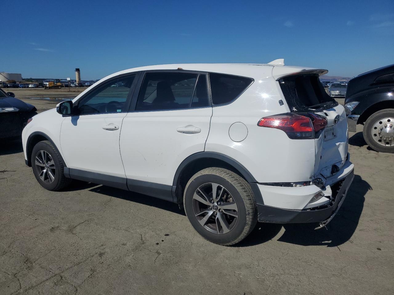 2018 Toyota Rav4 Adventure - Фото 2