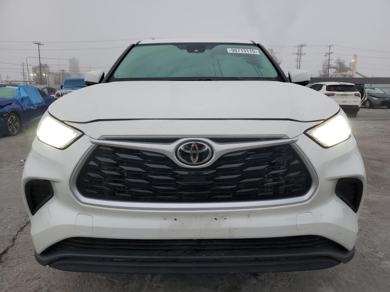 2021 Toyota Highlander L - Image 5