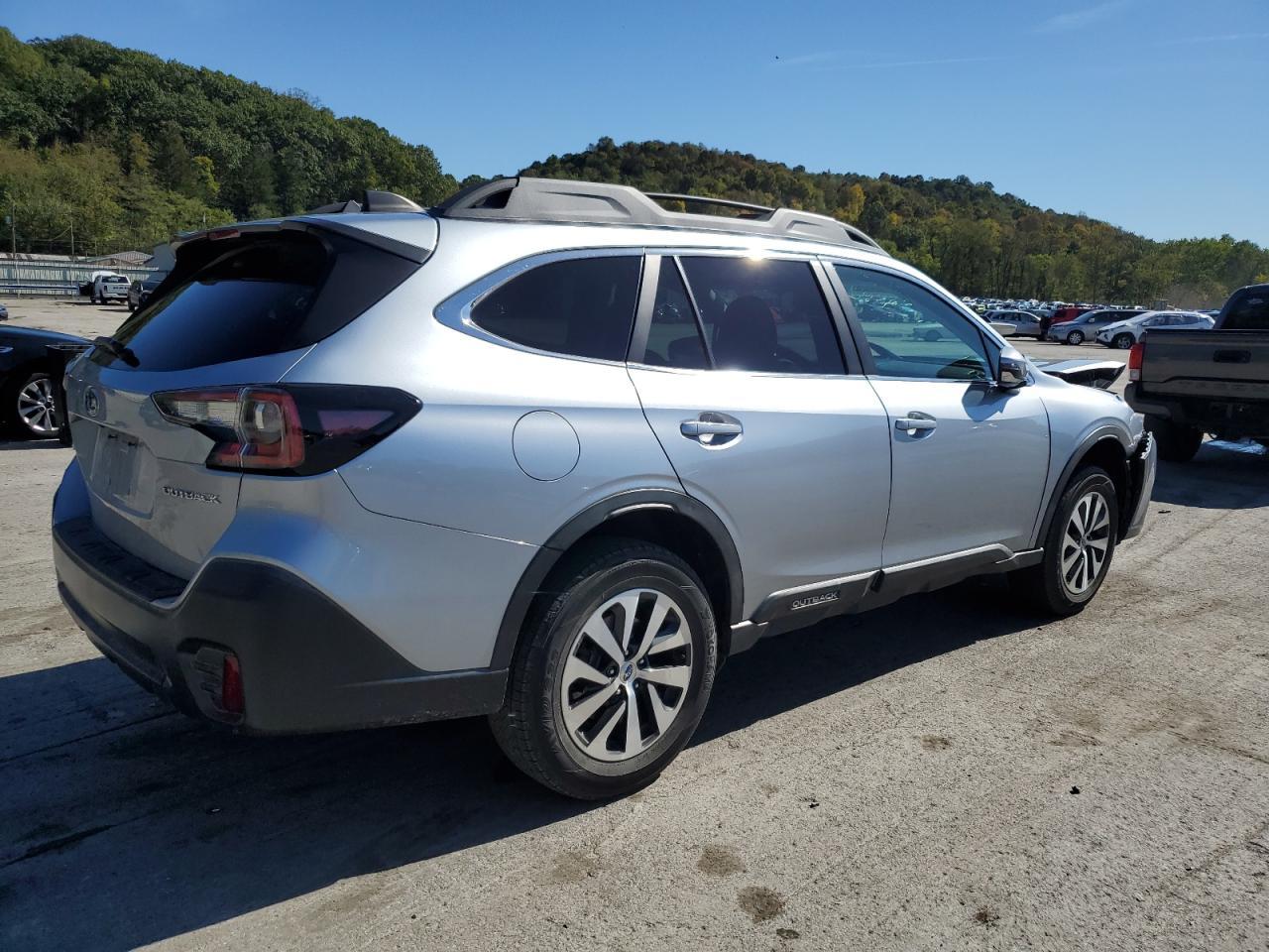 2020 Subaru Outback Premium - Image 3