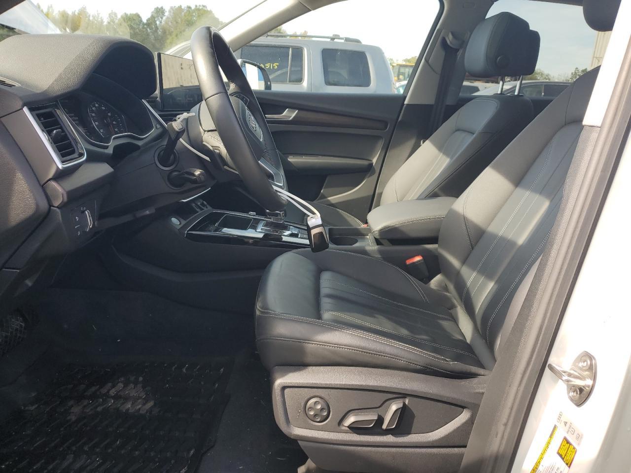 2023 Audi Q5 Premium 40 - Image 7