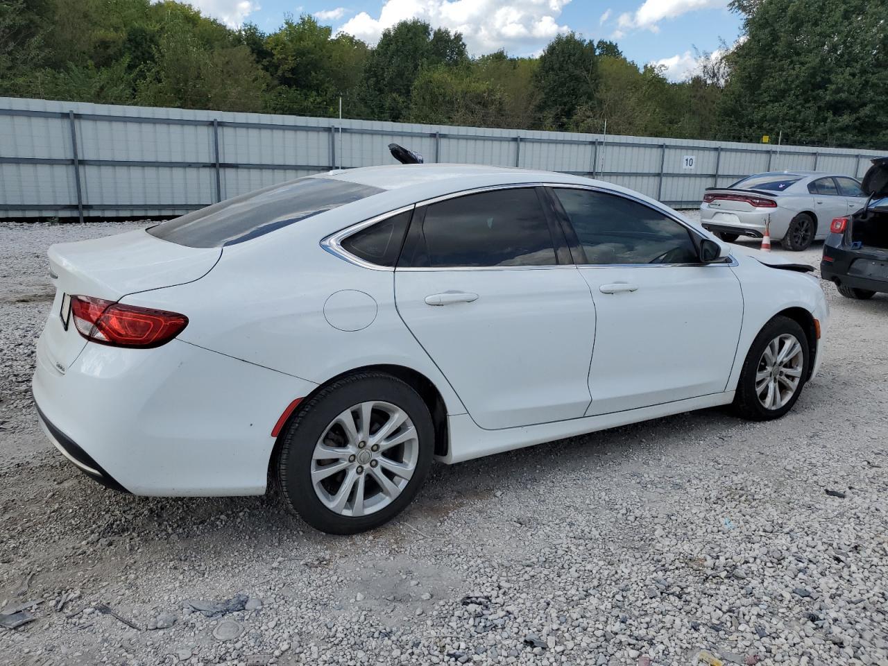 2015 Chrysler 200 Limited - Фото 3