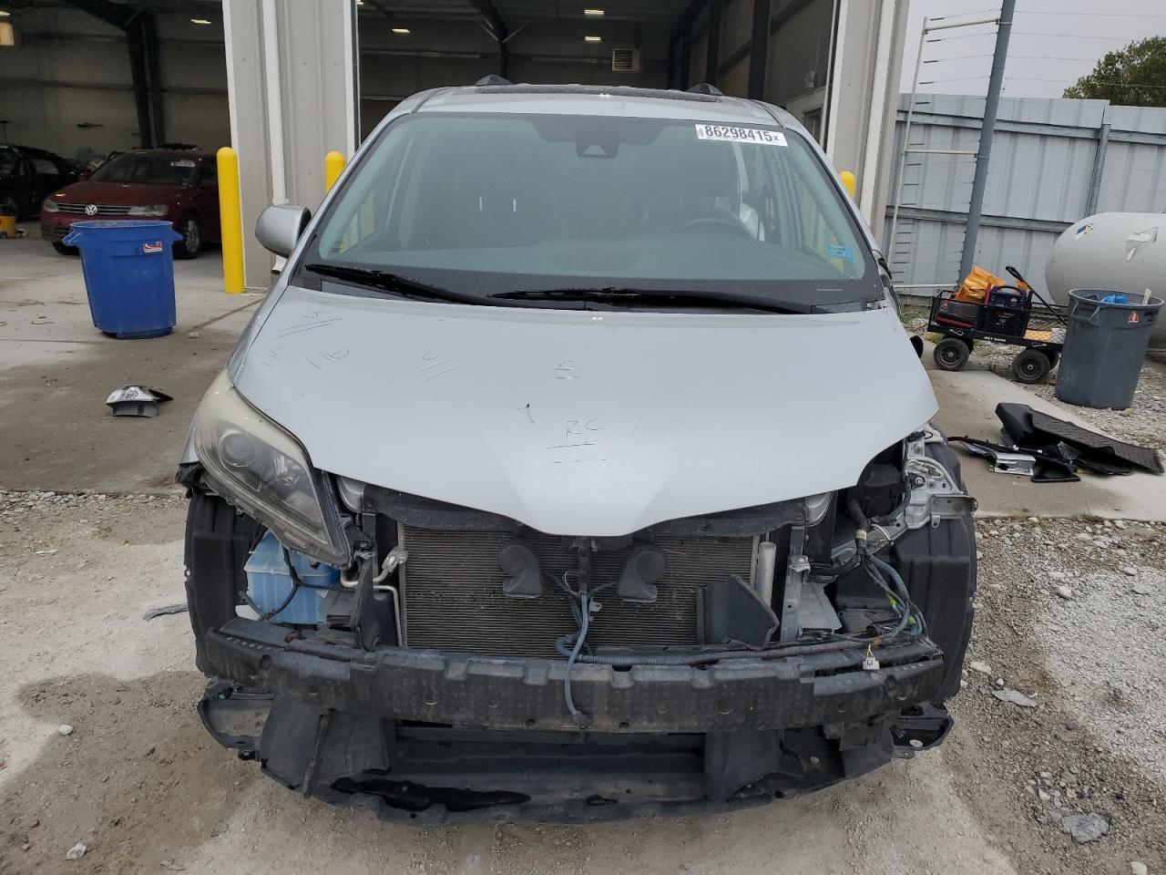 2019 Toyota Sienna Se - Image 5