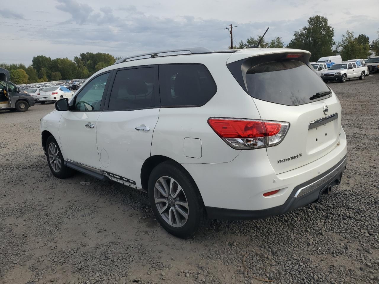 2013 Nissan Pathfinder S - Image 2