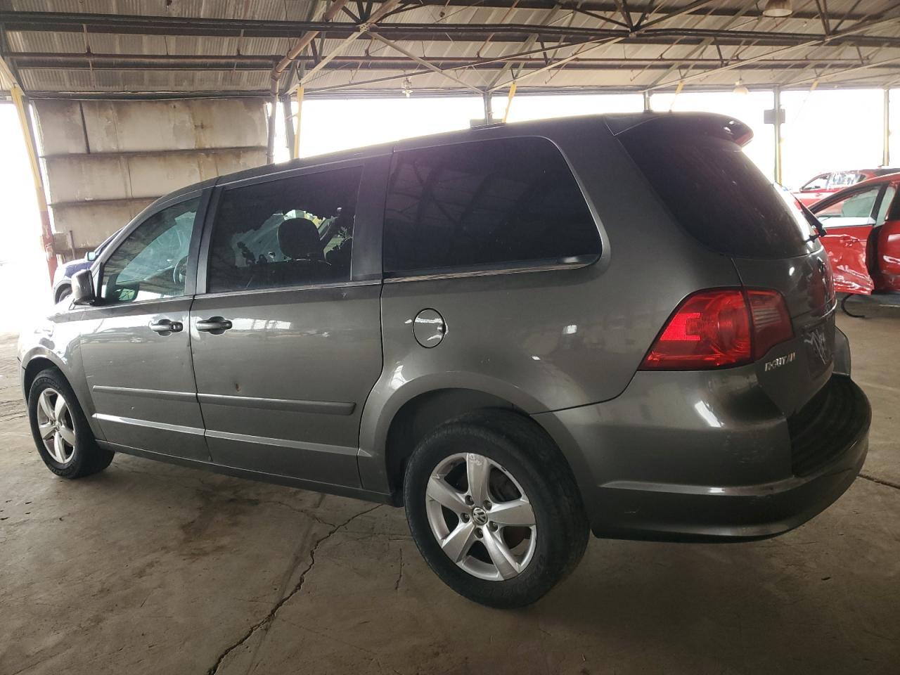 2010 Volkswagen Routan Se - Фото 2
