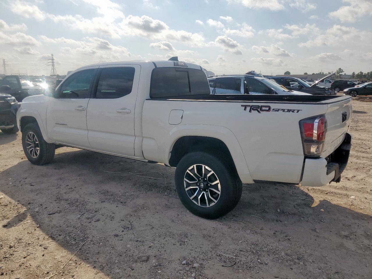 2022 Toyota Tacoma Double Cab - Фото 2