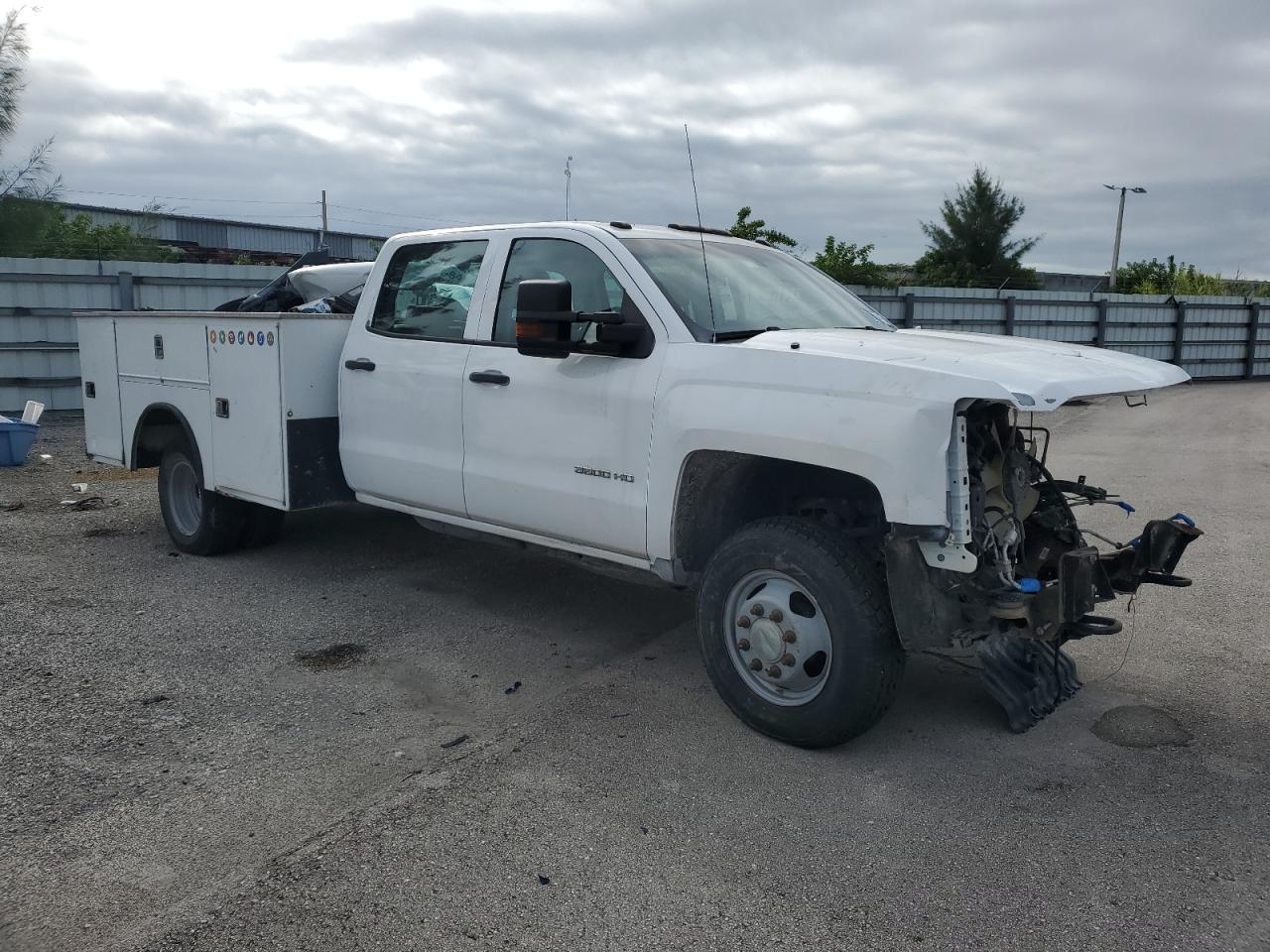 2018 Chevrolet Silverado K3500 - Image 4