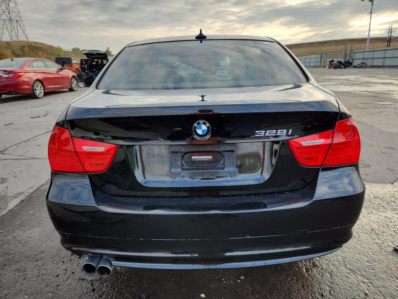 2011 BMW 328 Xi - Image 6