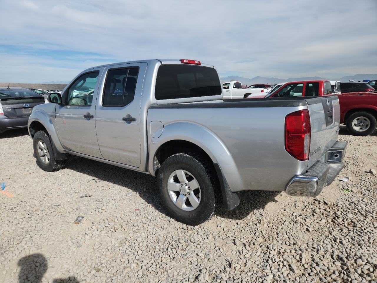 2010 Nissan Frontier Crew Cab Se - Image 2