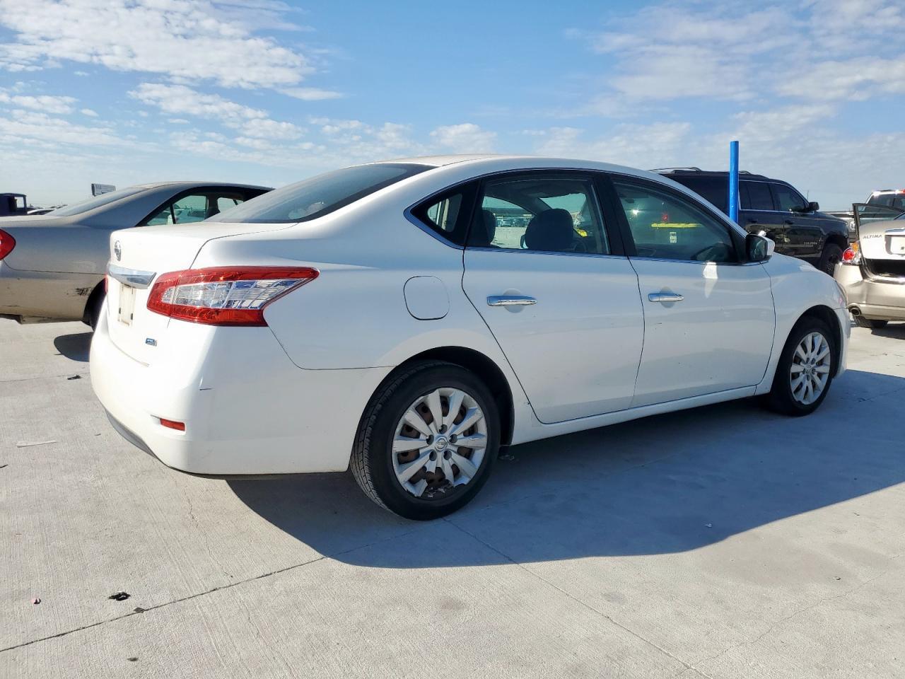 2014 Nissan Sentra S - Фото 3