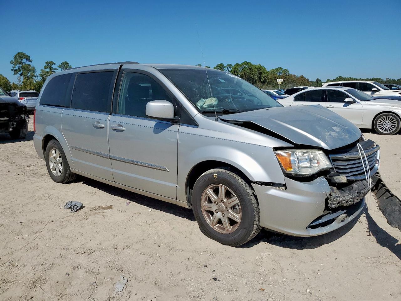 2012 Chrysler Town & Country Touring - Фото 4