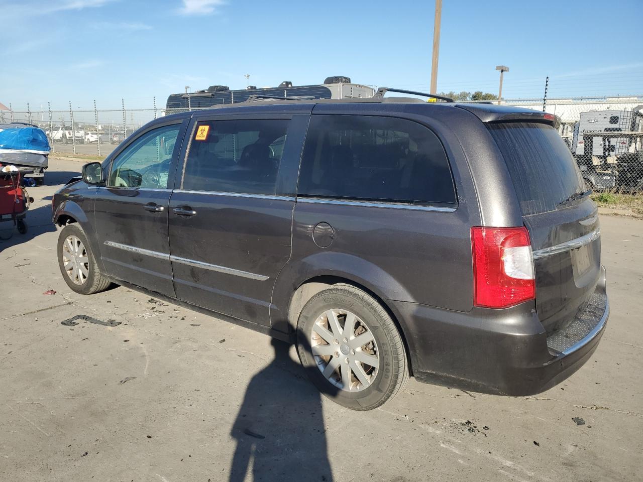 2015 Chrysler Town & Country Touring - Фото 2