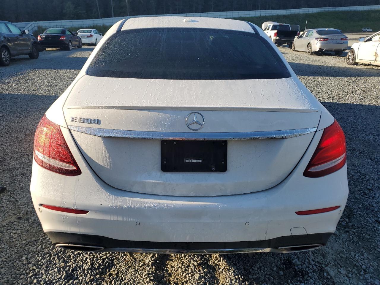 2017 Mercedes-Benz E 300 - Фото 6