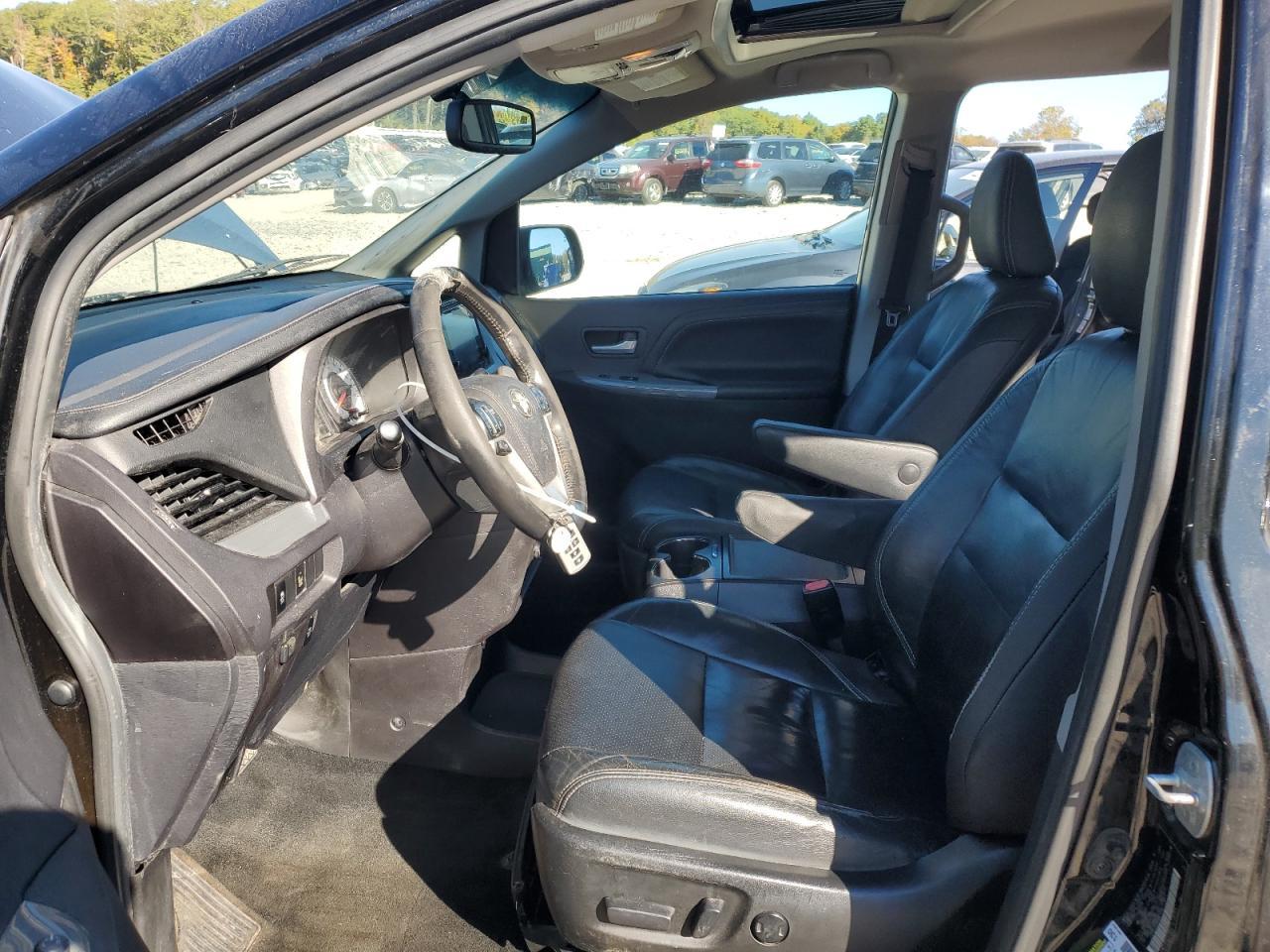 2017 Toyota Sienna Se - Фото 7