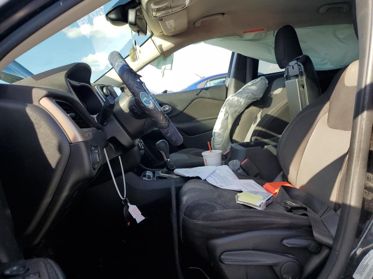 2016 Jeep Cherokee Sport - Фото 7