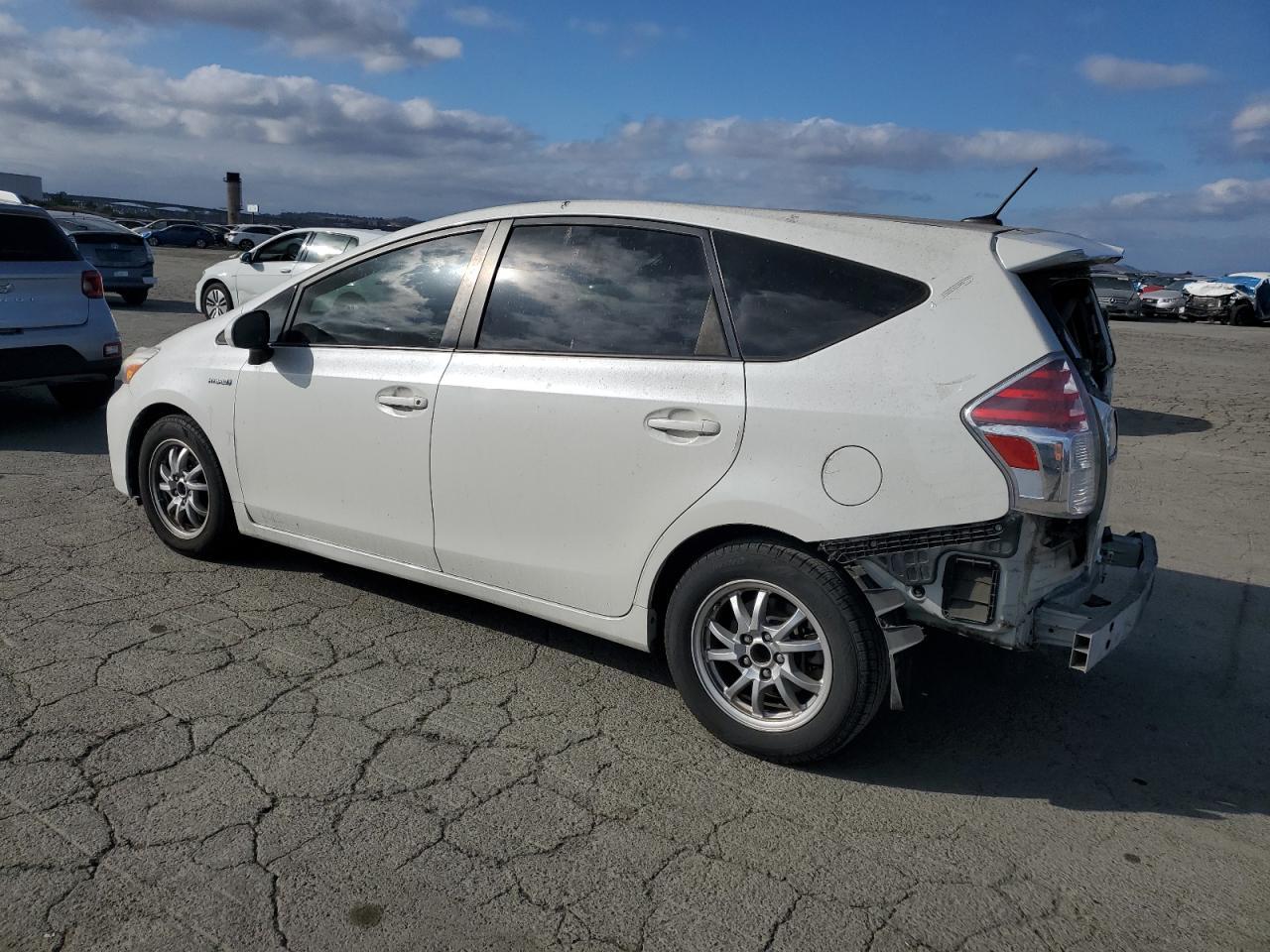 2016 Toyota Prius V - Фото 2