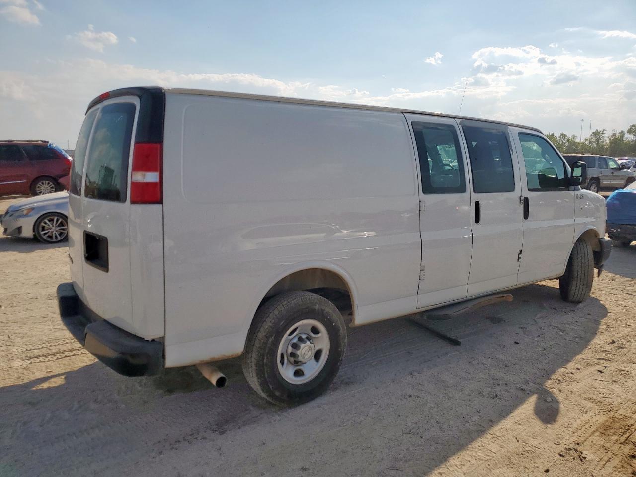 2019 Chevrolet Express G3500 - Фото 3