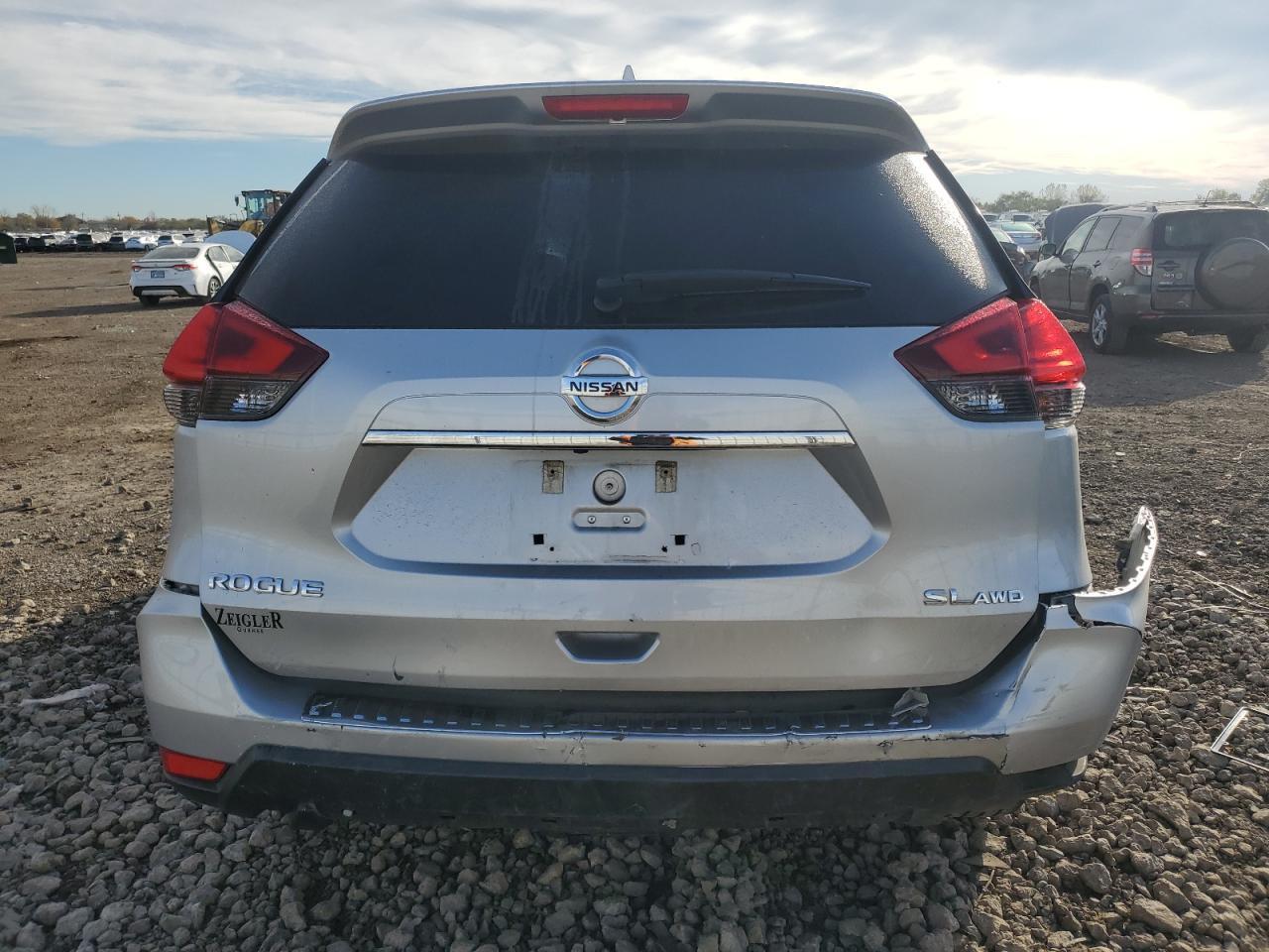 2017 Niss Rogue - Фото 6