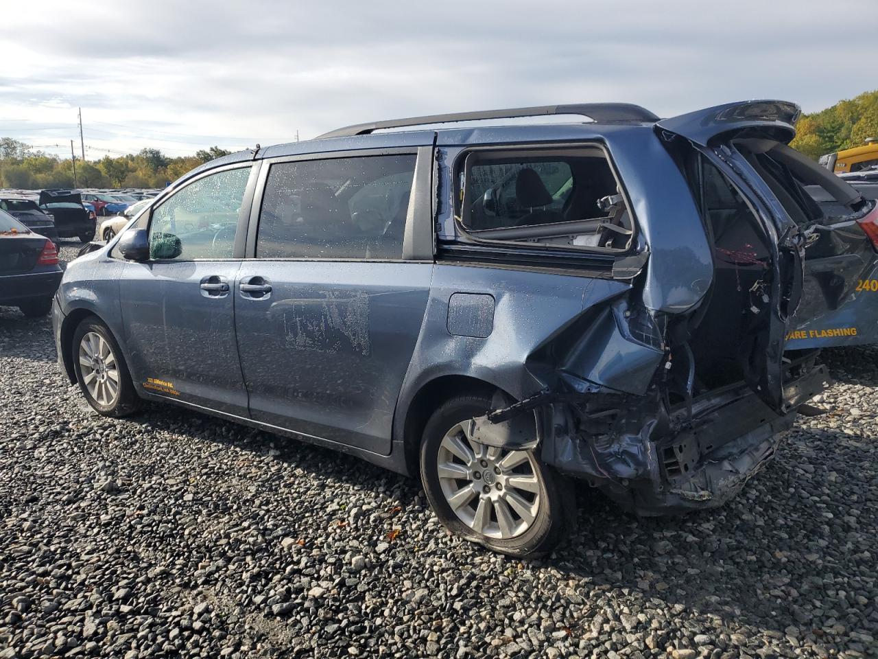 2015 Toyota Sienna Le - Фото 2