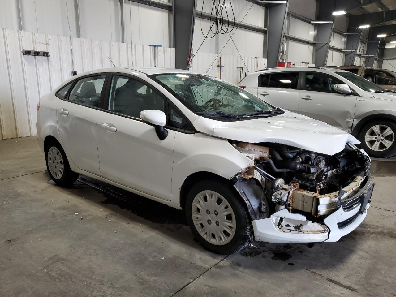 2015 Ford Fiesta Se - Фото 4