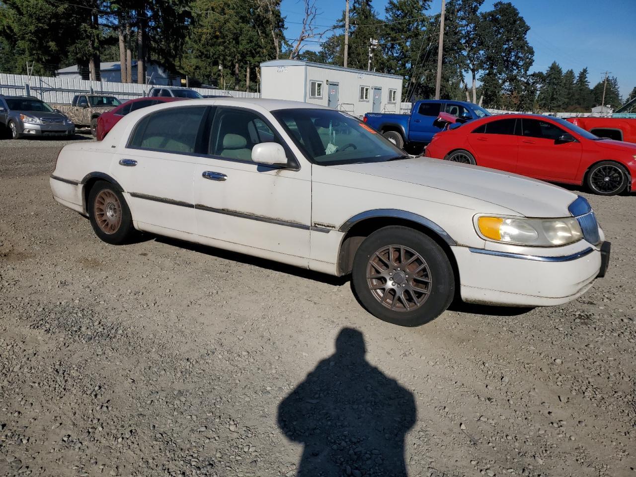 2001 Lincoln Town Car Cartier - Image 4