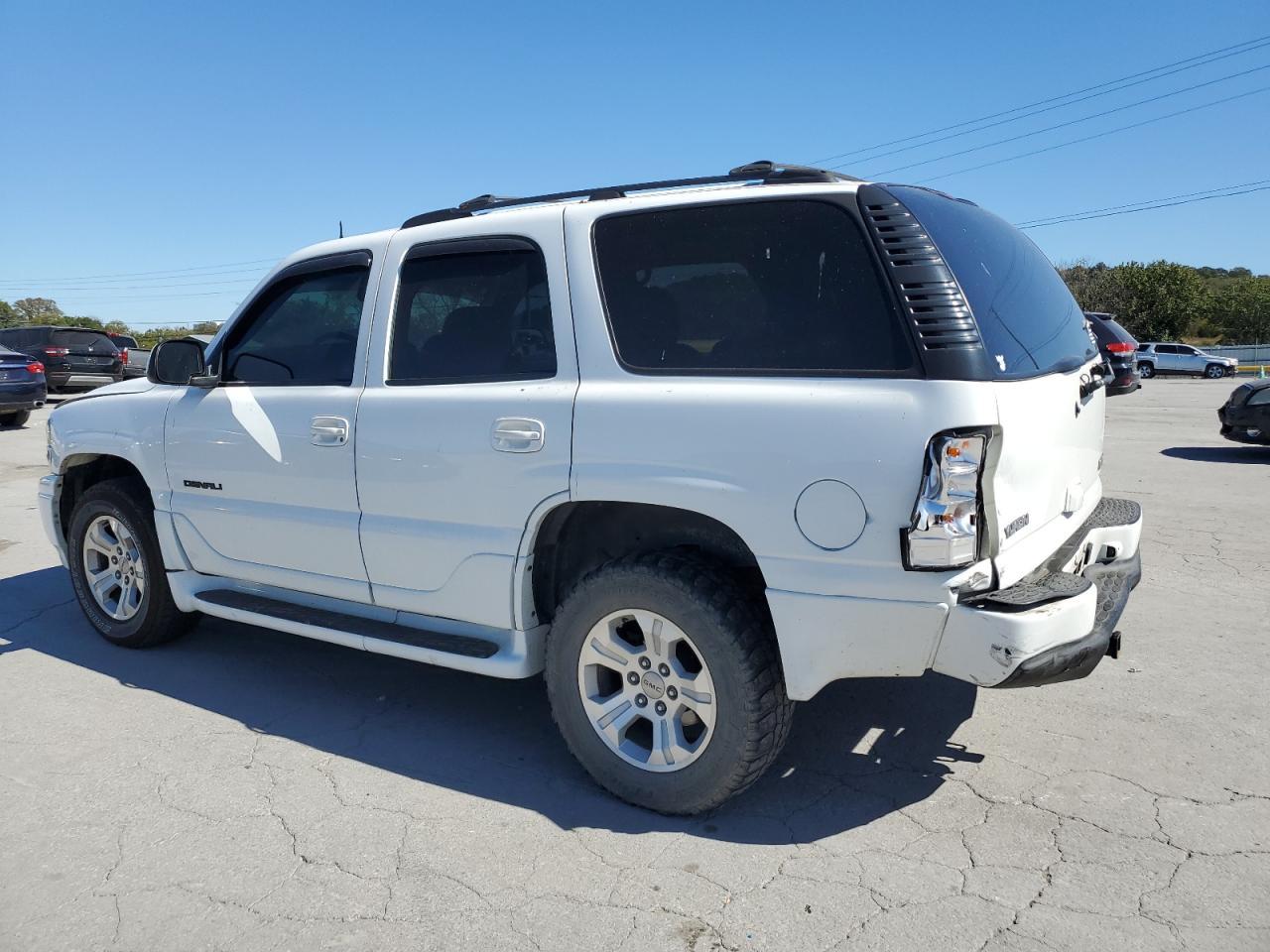 2003 GMC Yukon Denali - Фото 2
